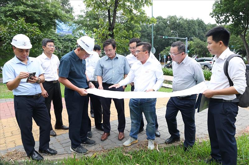Kiểm tra dự án truyền tải điện cấp bách, đảm bảo cung cấp điện cho sân bay Tân Sơn Nhất
